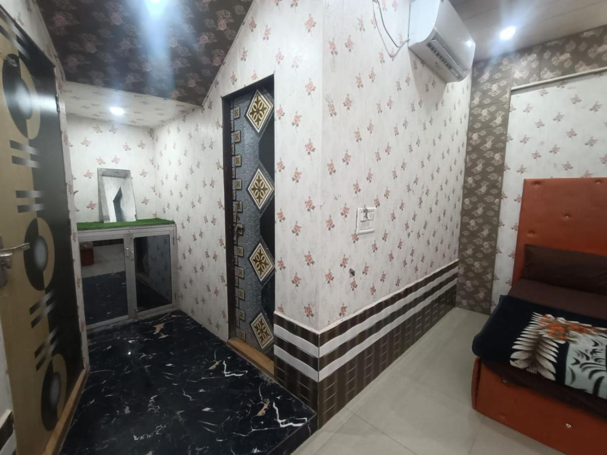 Yamnotri Dham Hotel Vrindavan Exterior photo